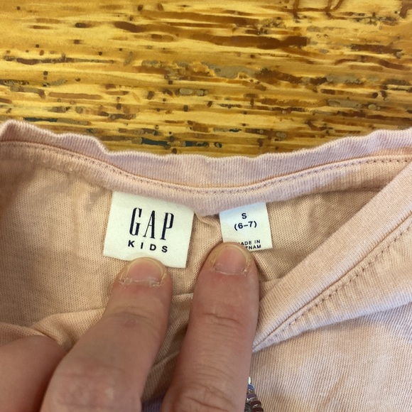 Cute Girls Gap Shirt - Picture 2 of 4